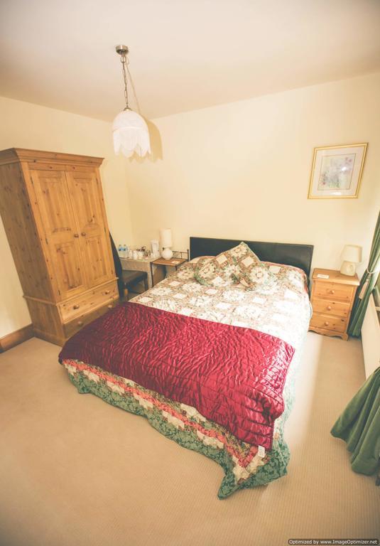 Weycroft Mill House Bed And Breakfast Axminster Oda fotoğraf